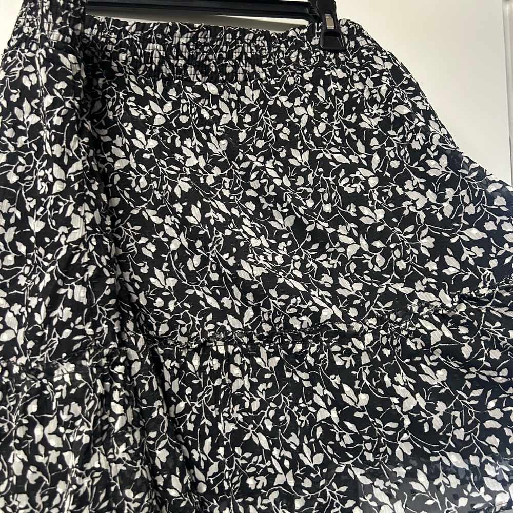LOFT Black and White Leaf Print A-Line Skirt